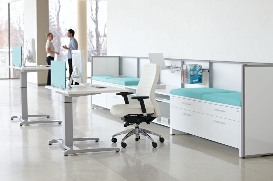 AspenBehindClinicianDesk